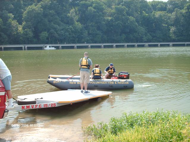 Crews drill in Lake Linganore with Boat-15