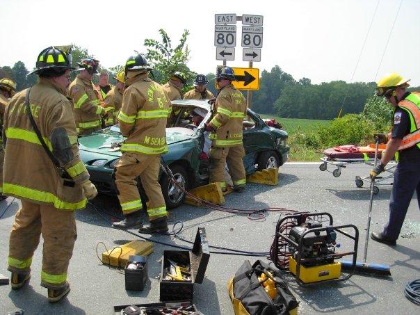 A259, RE153, ET254 & D15 (Lawson) operate on a MVC with Entrapment RT80 & Bartholows Rd
